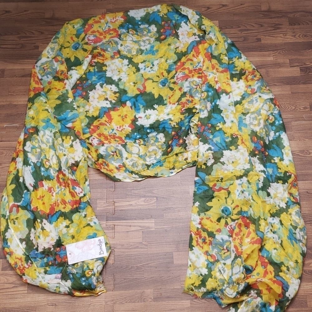 NWT! Bindya NY floral scarf